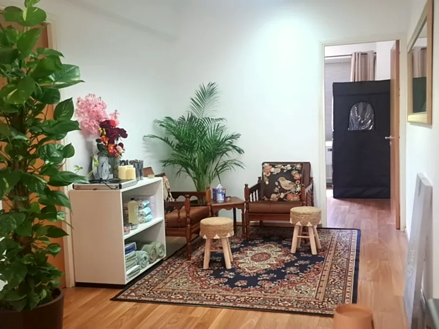 The salon sitting room